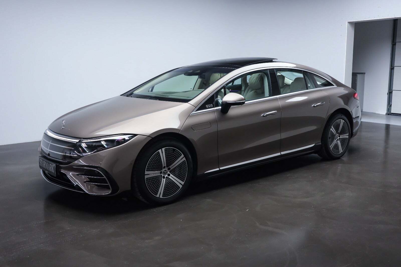Brun Mercedes EQS350 fra 2025