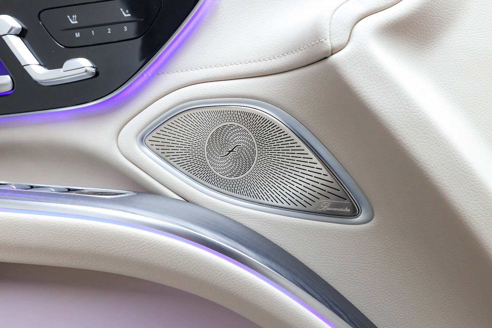 Brun Mercedes EQS350 fra 2025