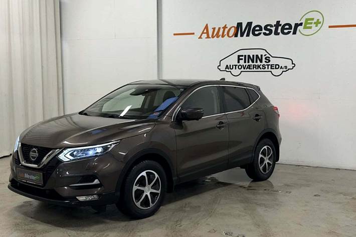 Brun Nissan Qashqai fra 2018 set udefra