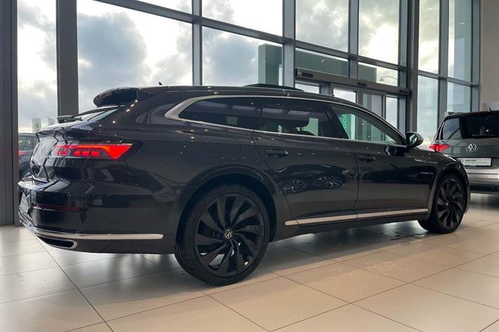 Grå VW Arteon fra 2021