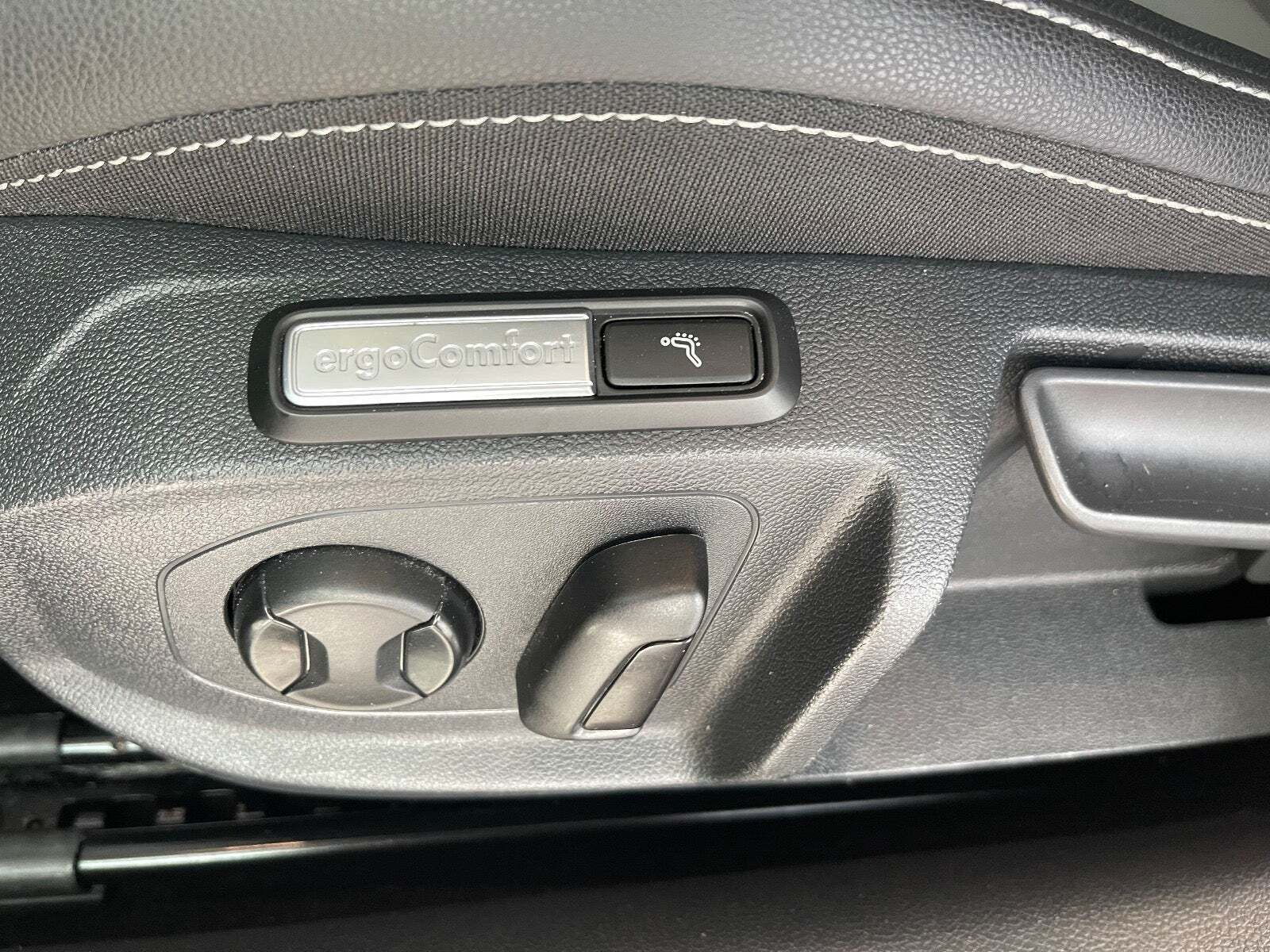 Grå VW Arteon fra 2021