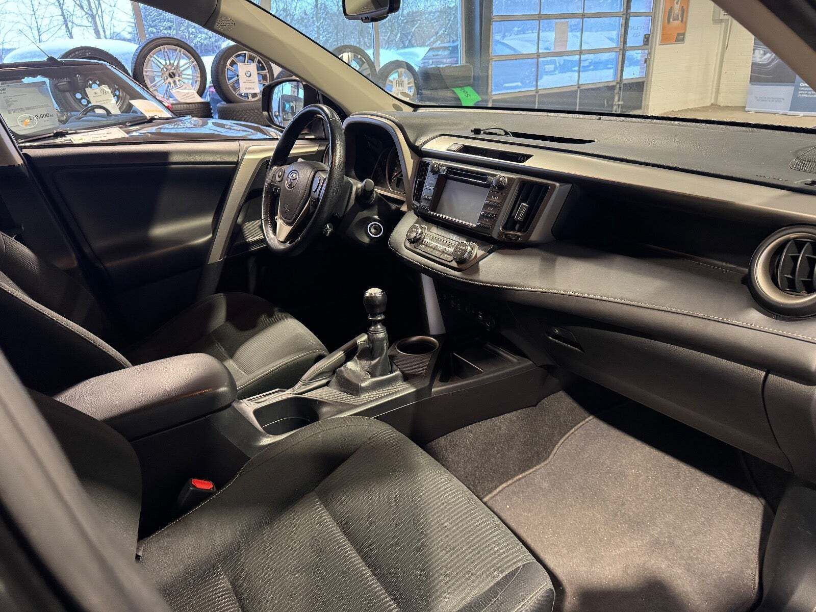 Sort Toyota RAV4 fra 2015