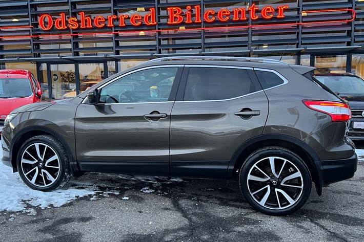 Brun Nissan Qashqai fra 2017