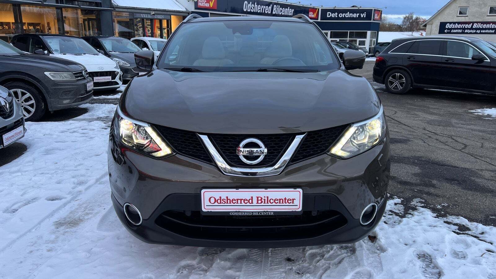 Brun Nissan Qashqai fra 2017