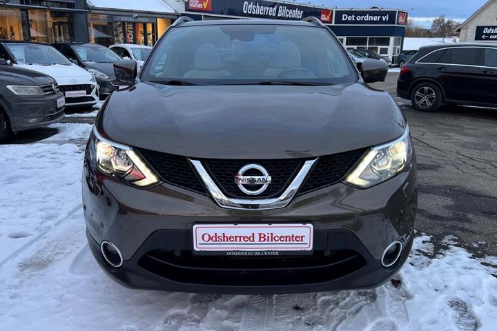 Brun Nissan Qashqai fra 2017