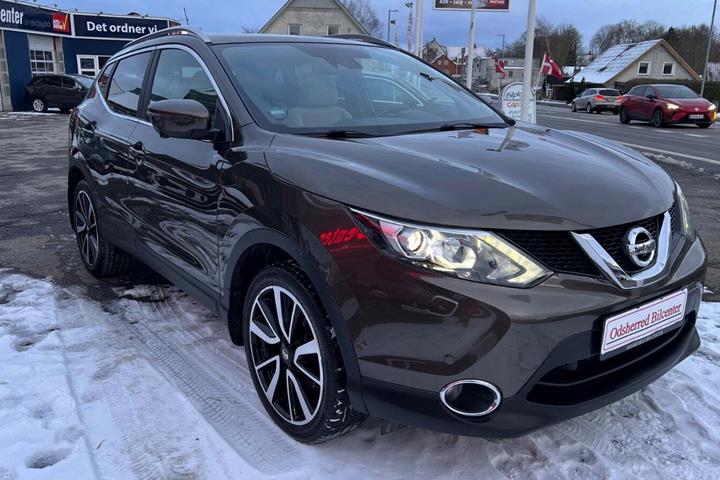 Brun Nissan Qashqai fra 2017