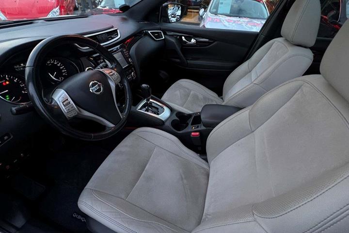 Brun Nissan Qashqai fra 2017