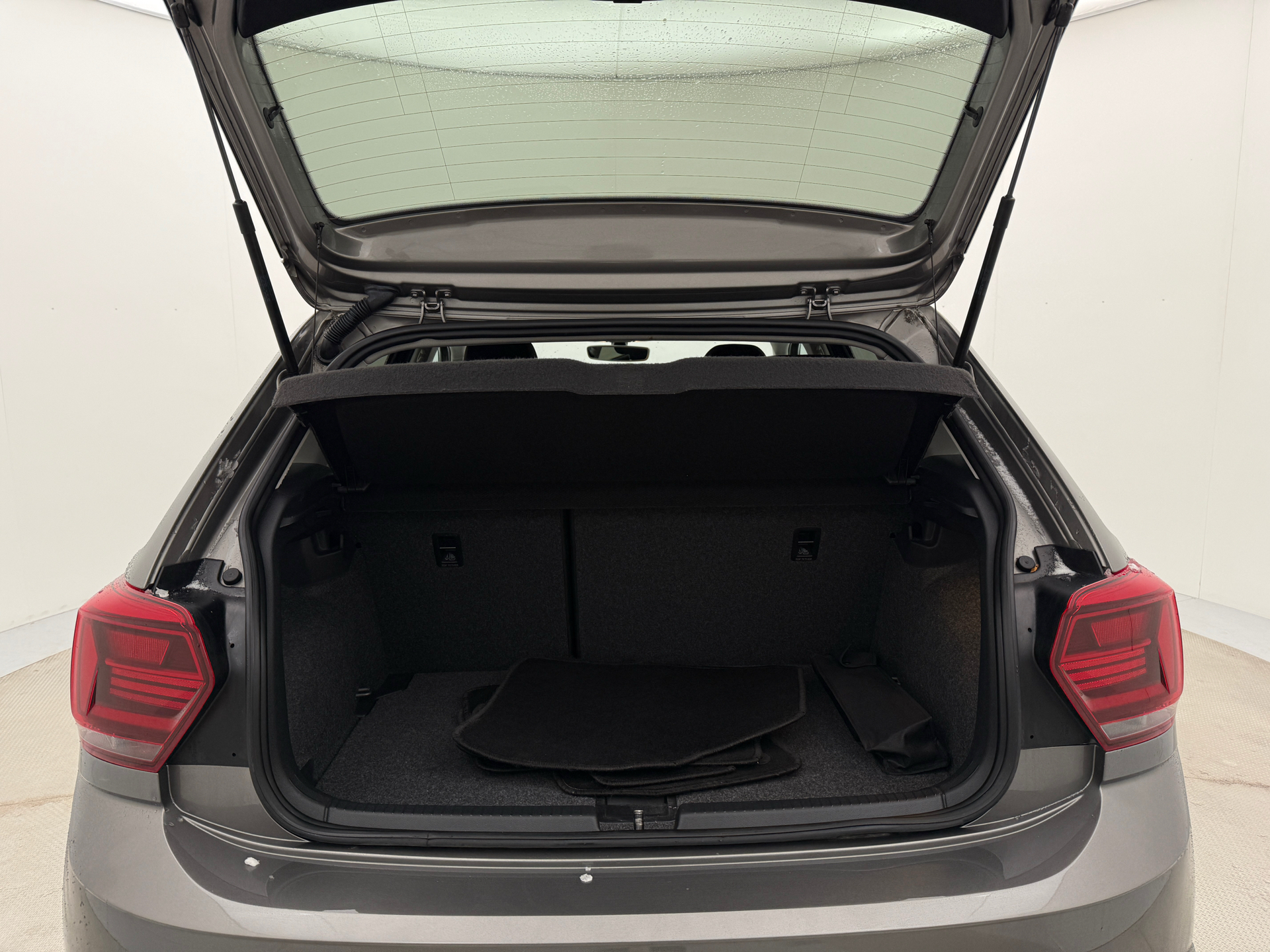 Grå VW Polo fra 2020