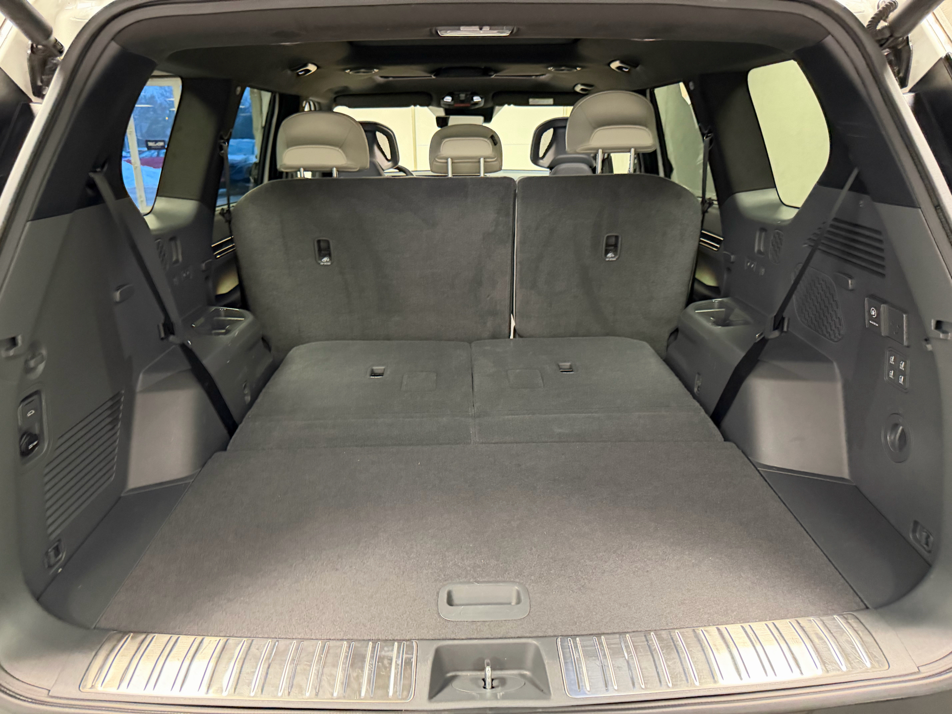 Hvid Kia EV9 fra 2025