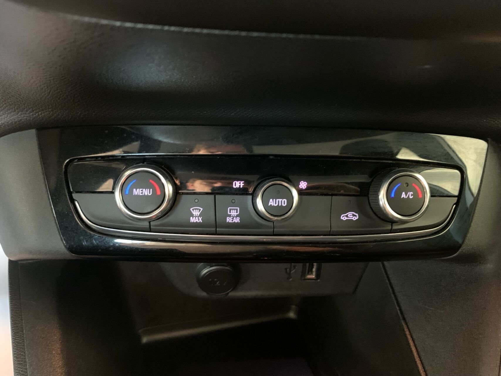 Grå Opel Corsa-e fra 2021