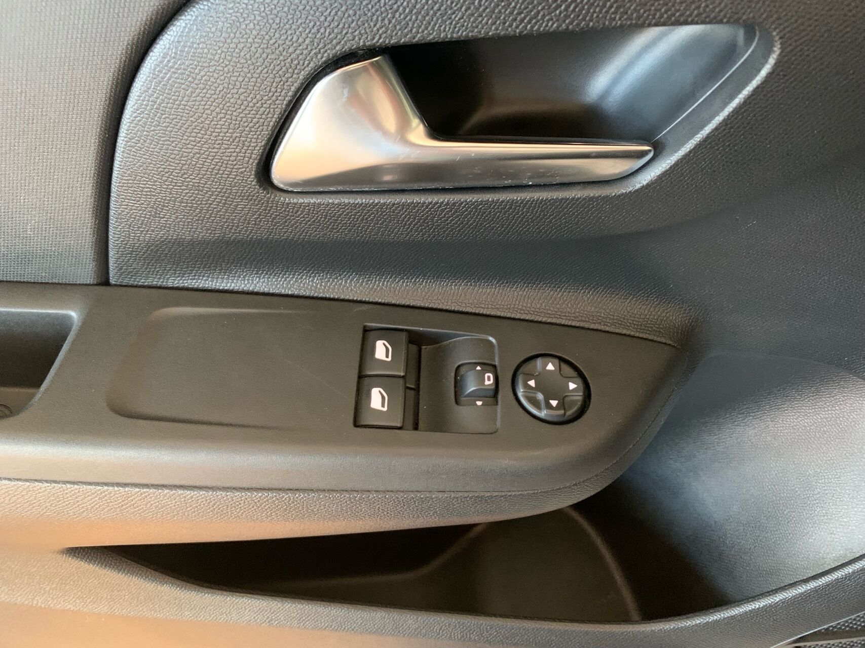 Grå Opel Corsa-e fra 2021