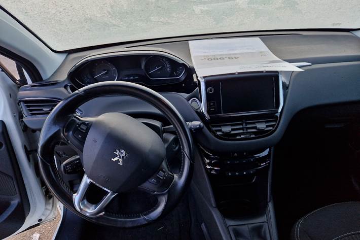 Hvid Peugeot 208 fra 2017