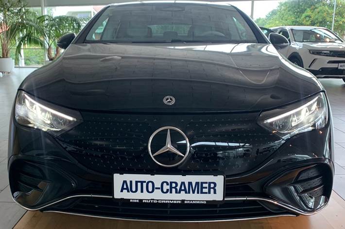 Sort Mercedes EQE 350+ fra 2024