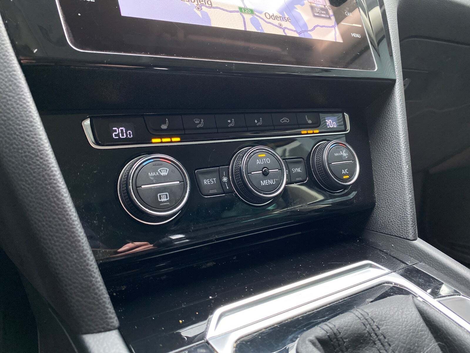 Sort VW Passat fra 2019