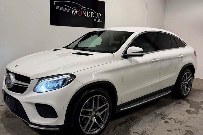 Hvid Mercedes GLE350 d fra 2016 set udefra