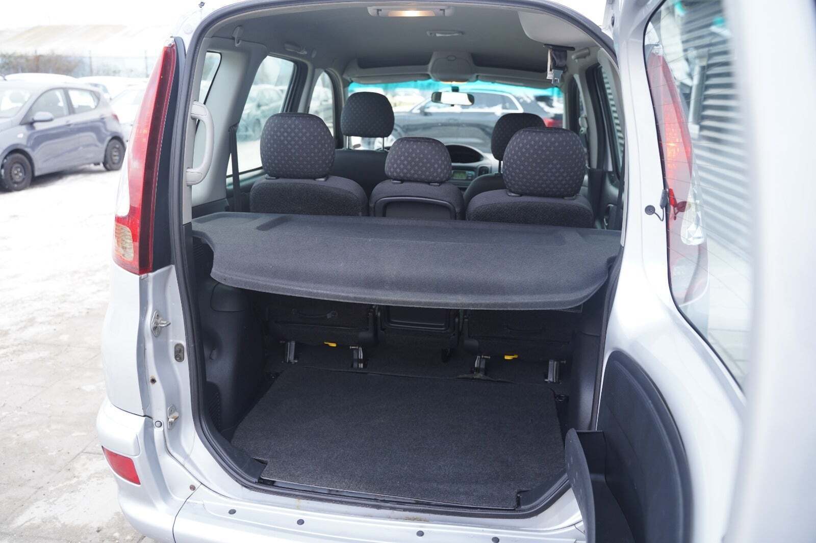 Grøn Toyota Yaris Verso fra 2004