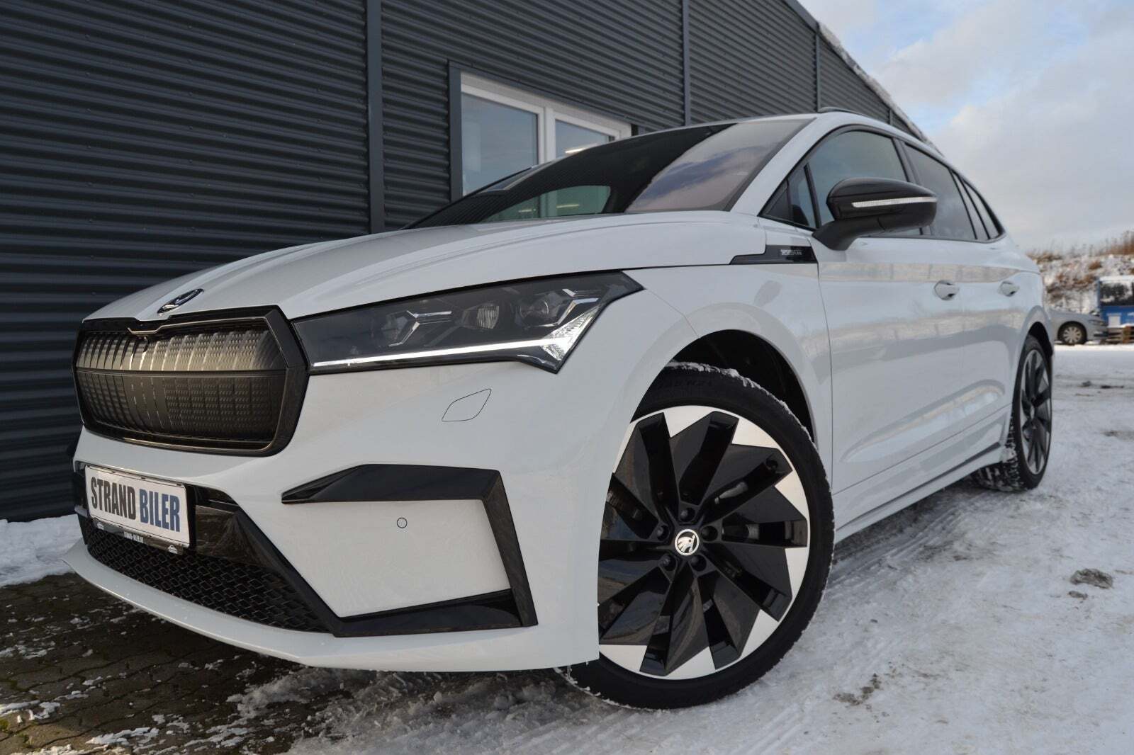 Hvid Skoda Enyaq fra 2022