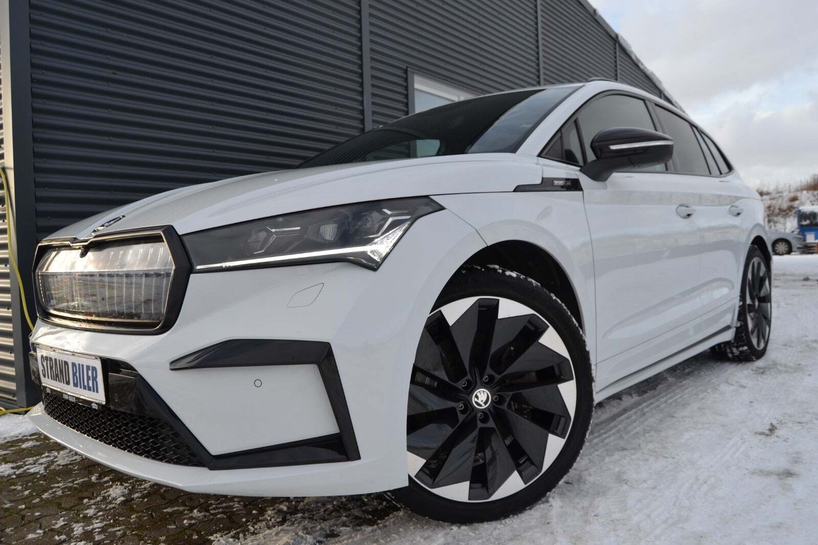 Hvid Skoda Enyaq fra 2022