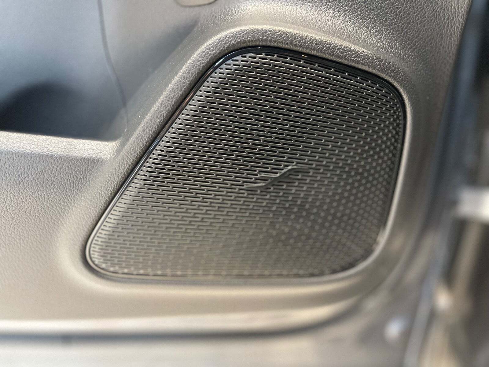 Grå Mercedes EQA250 fra 2023