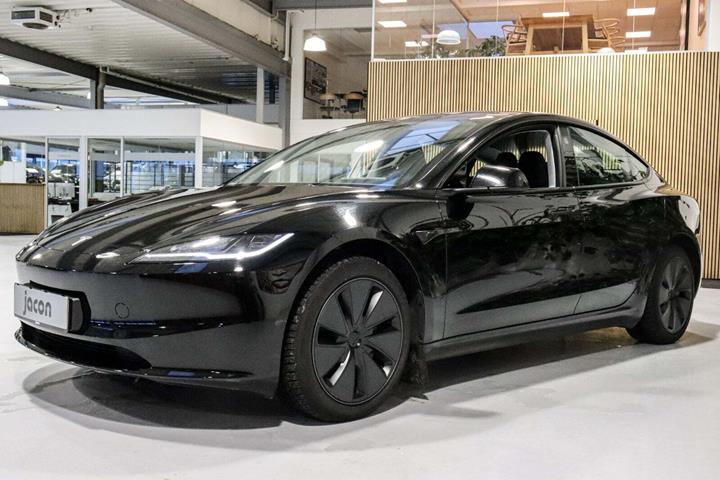Sort Tesla Model 3 fra 2024