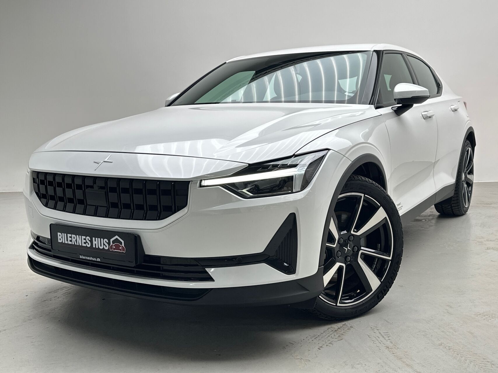 Hvid Polestar 2 fra 2023
