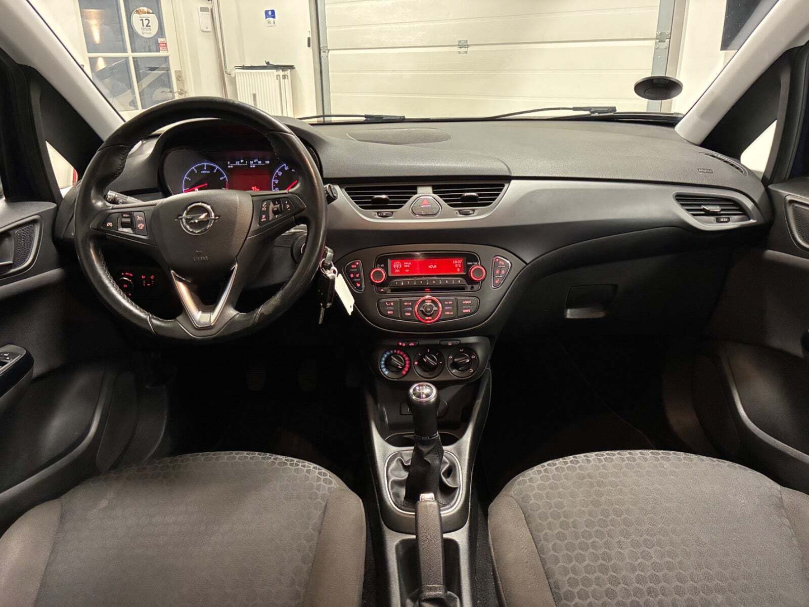 Blå Opel Corsa fra 2017