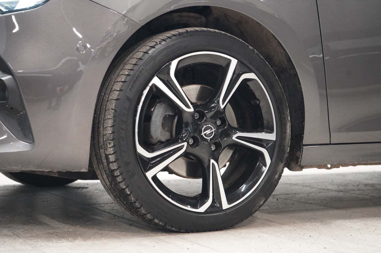 Grå Opel Corsa fra 2020