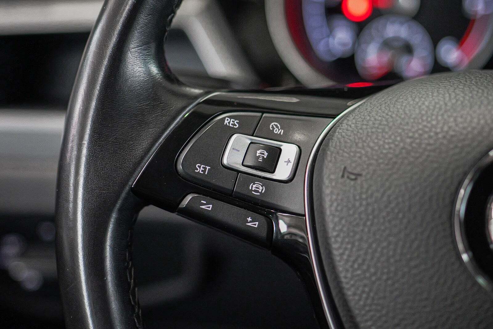 Grå VW Touran fra 2020