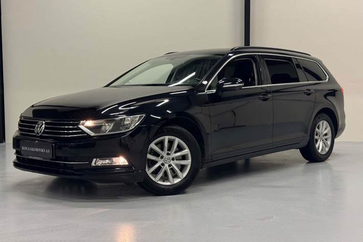 Sort VW Passat fra 2016 set udefra