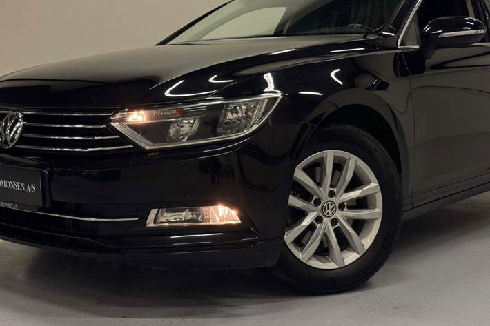 Sort VW Passat fra 2016