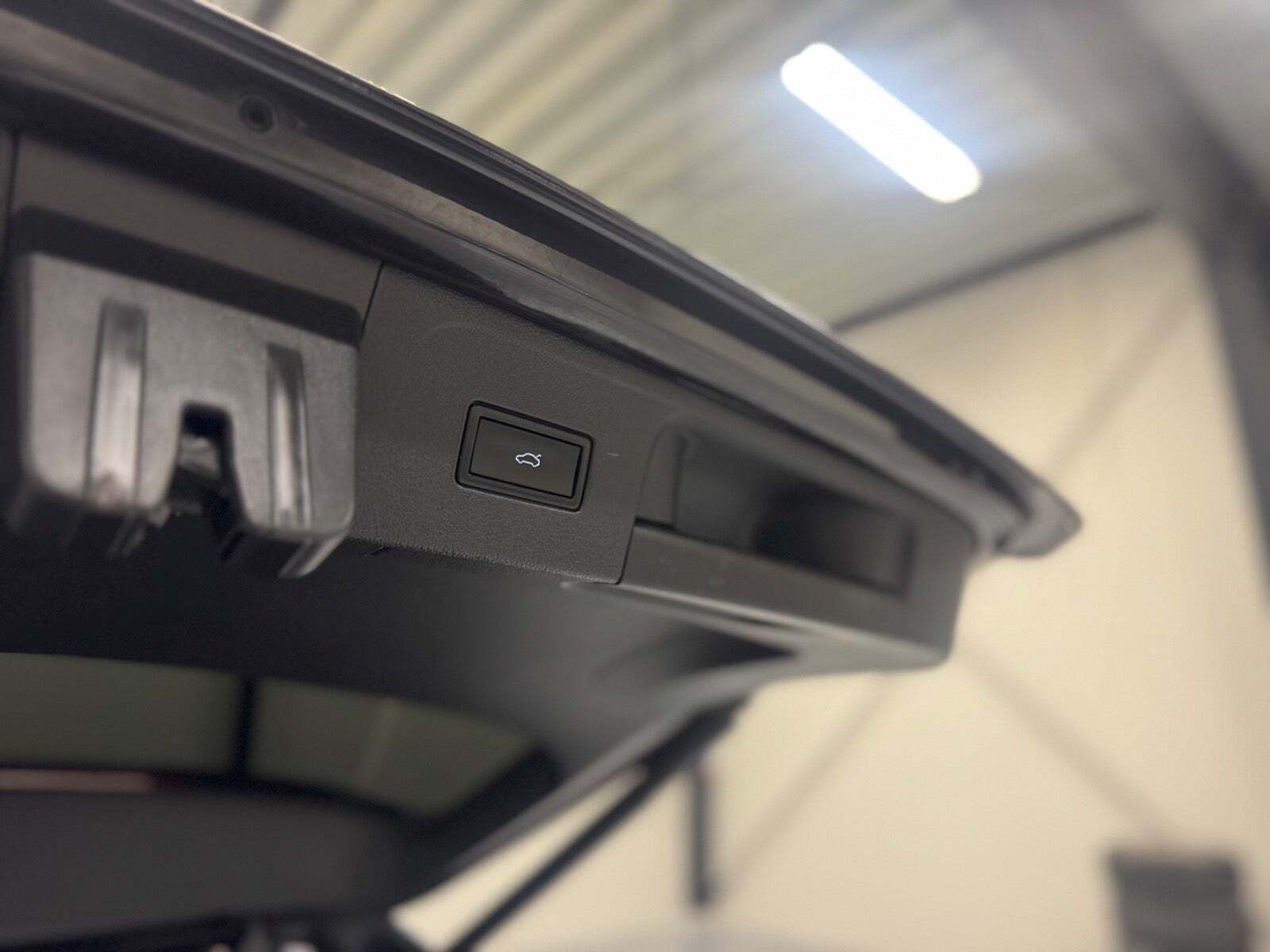 Sort VW Passat fra 2016