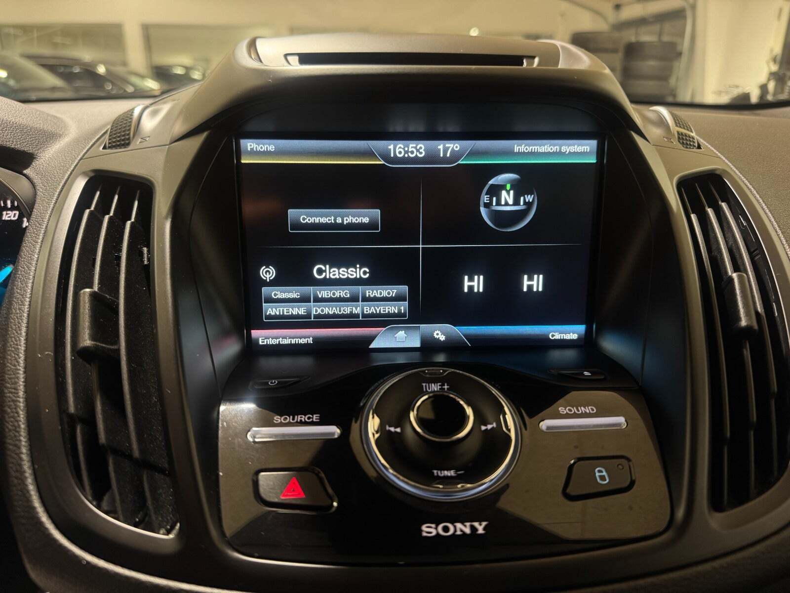 Grå Ford Kuga fra 2015