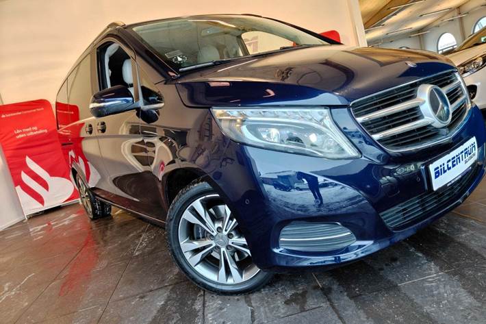 Blå Mercedes V250 d fra 2014