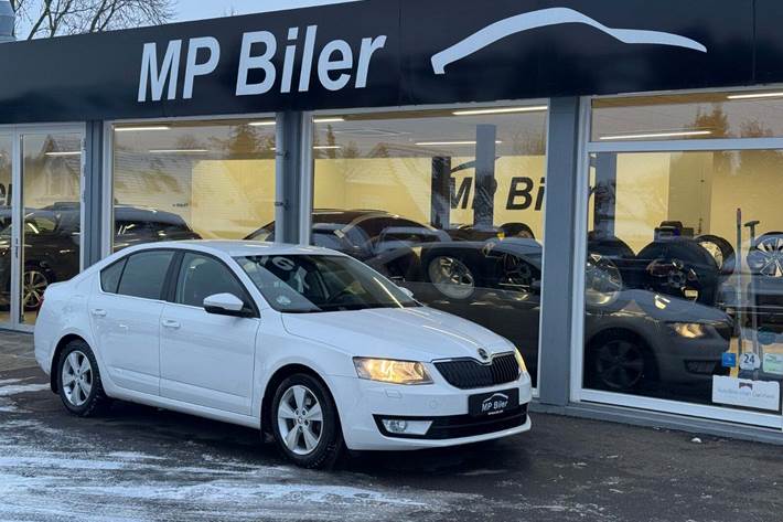 Hvid Skoda Octavia fra 2015