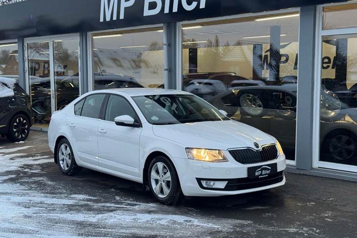 Hvid Skoda Octavia fra 2015