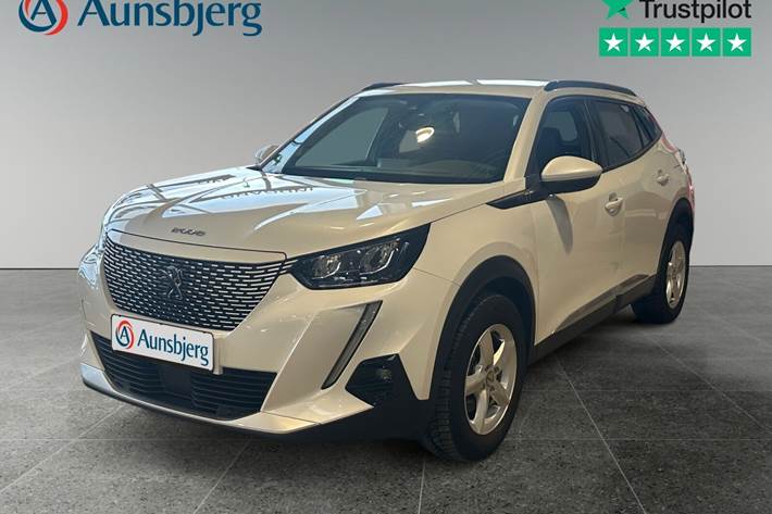 Hvid Peugeot e-2008 fra 2021 set udefra