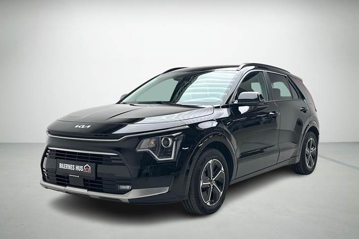 Sort Kia Niro fra 2022 set udefra