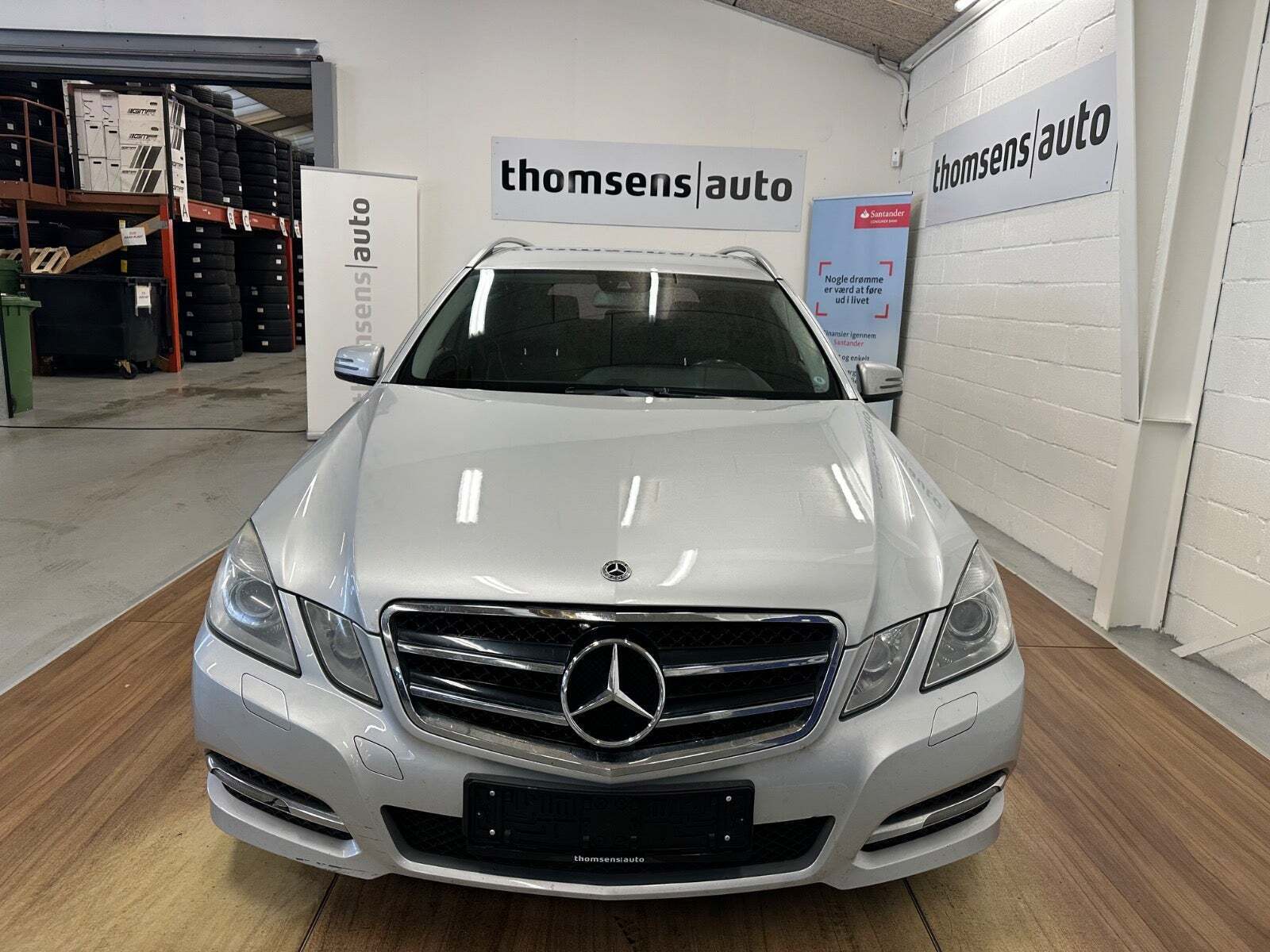 Sølv Mercedes E200 fra 2011