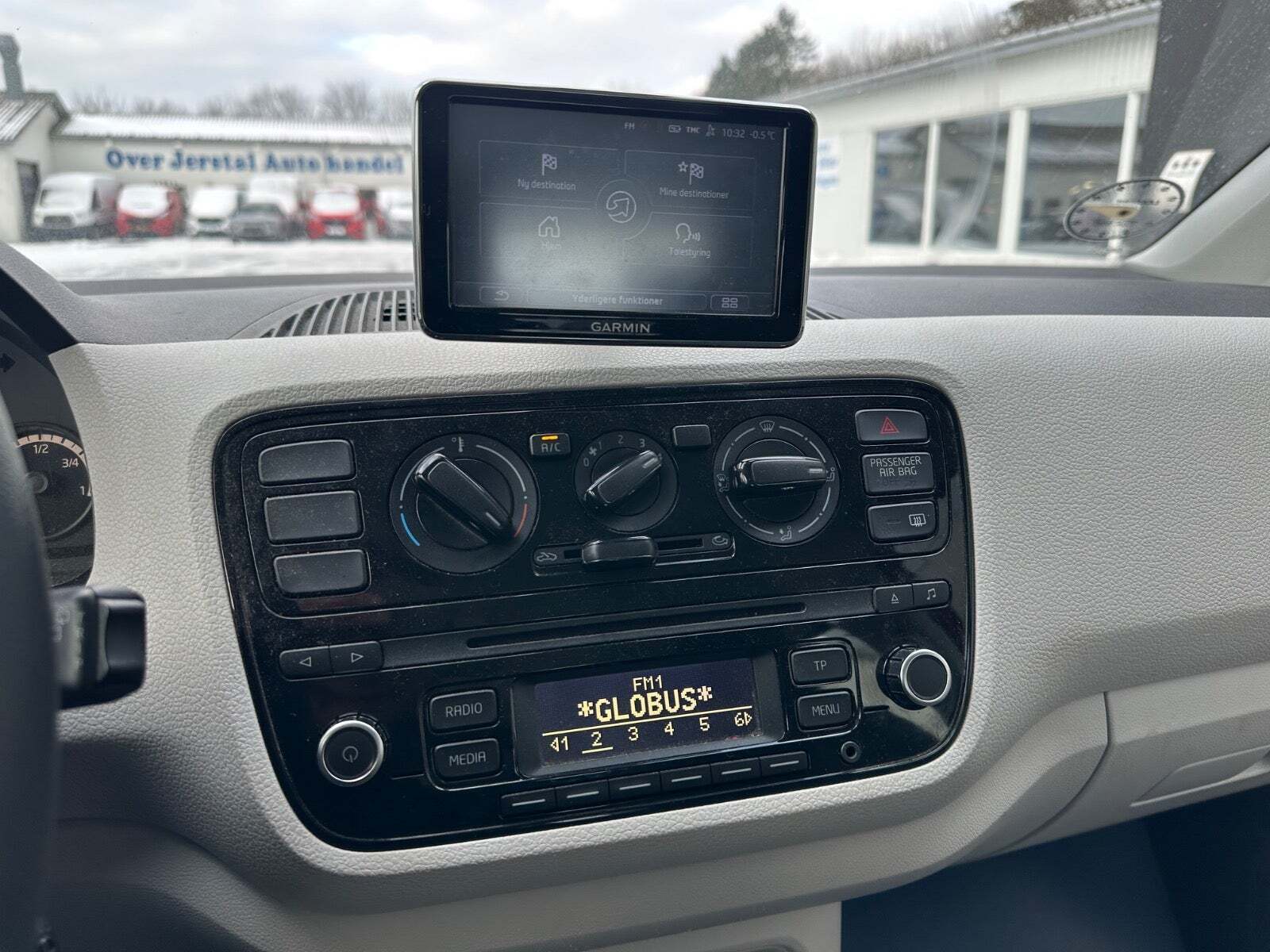 Rød VW UP! fra 2016