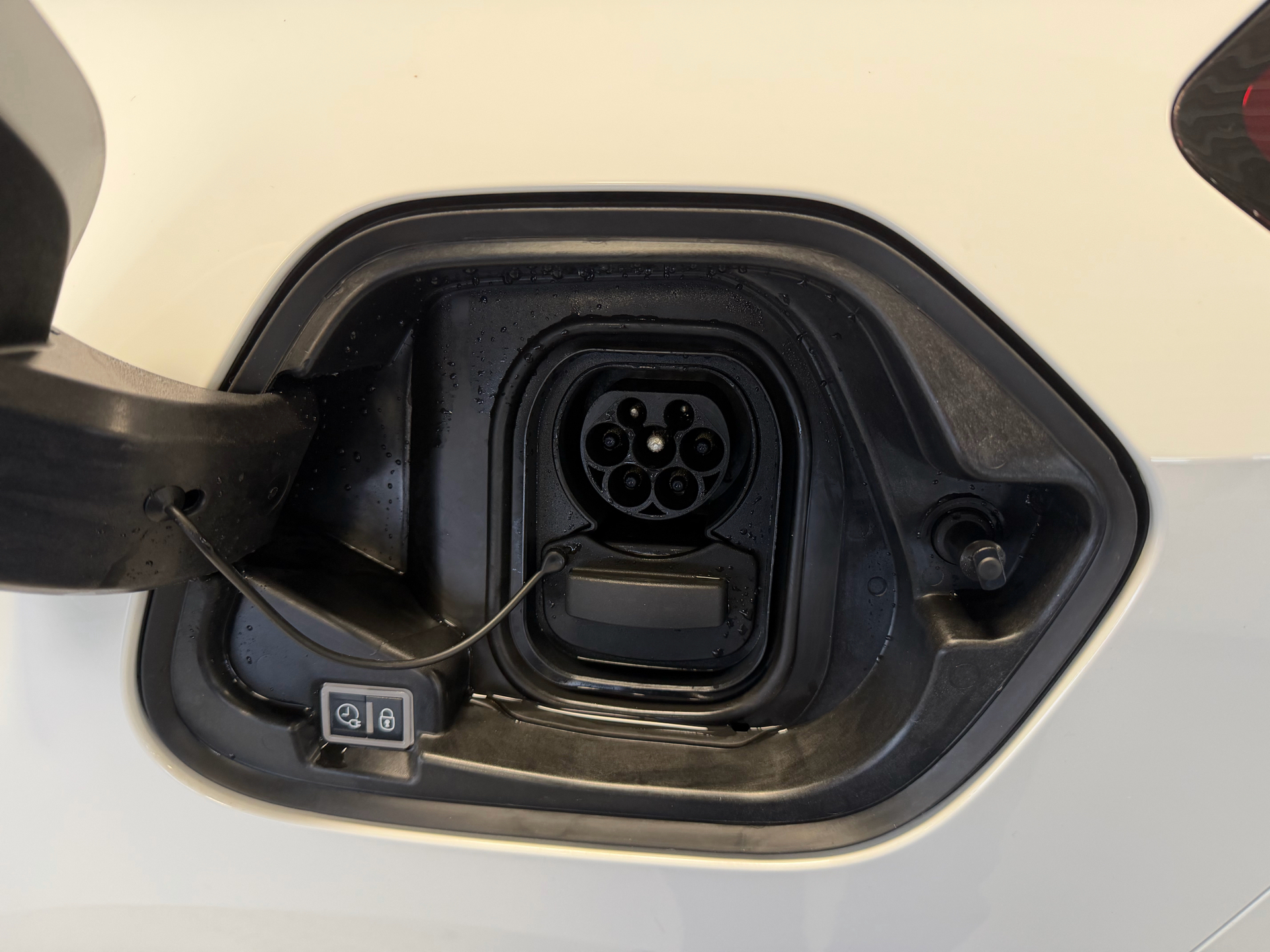 Hvid Opel Corsa-e fra 2023