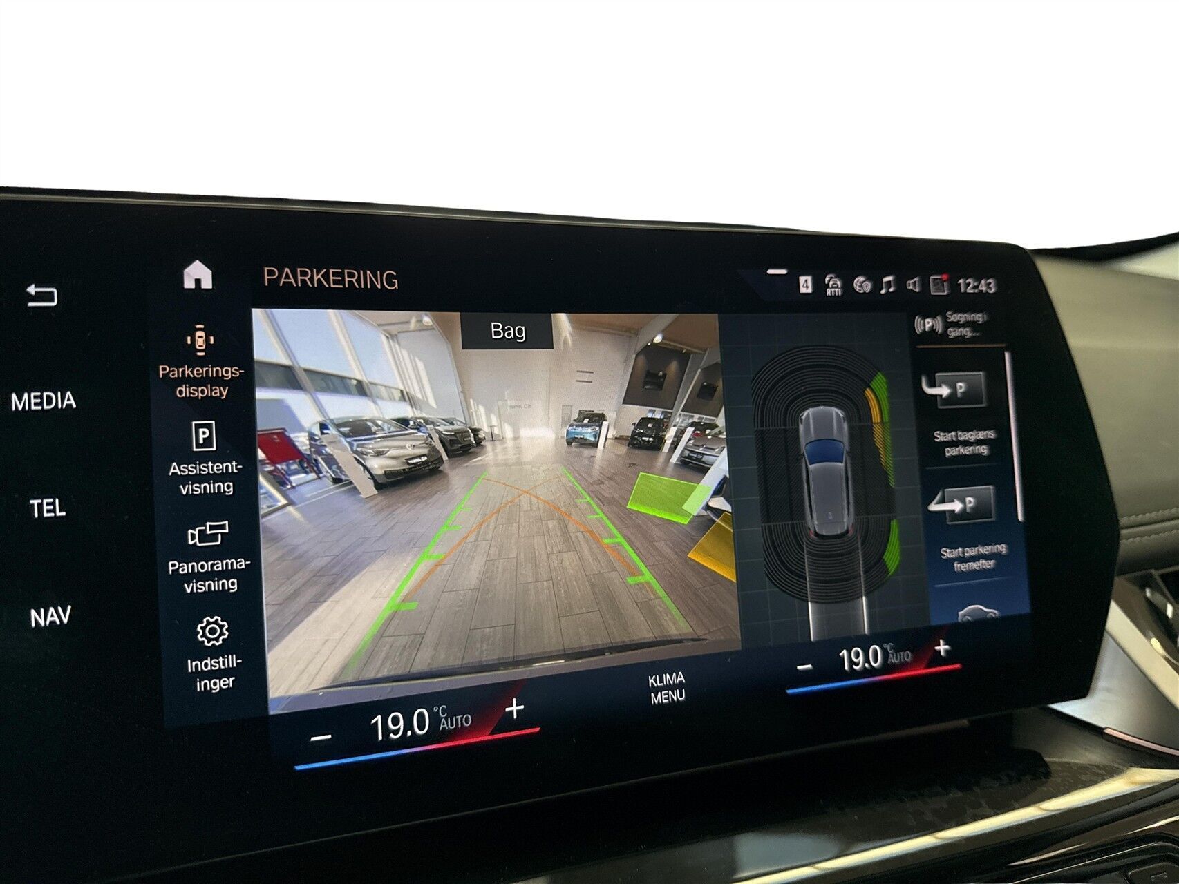 Sølv BMW iX1 fra 2023