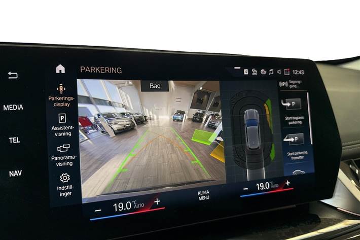 Sølv BMW iX1 fra 2023