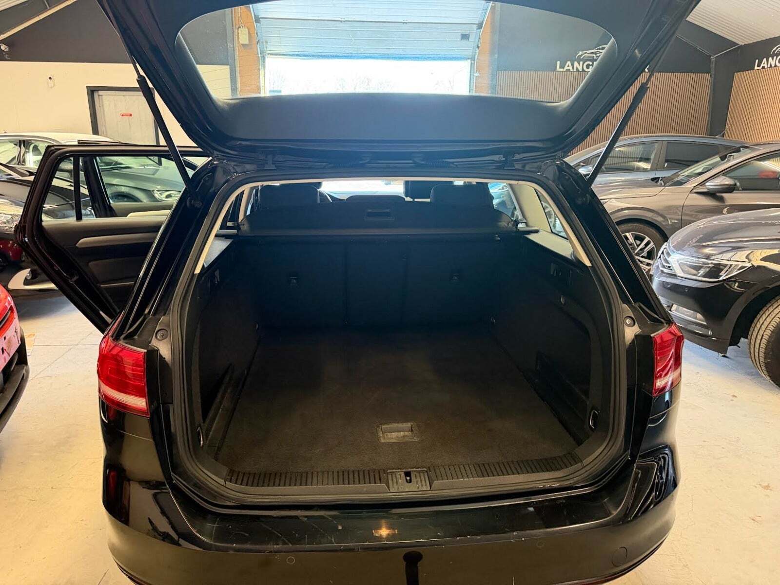 Sort VW Passat fra 2017