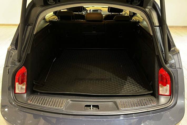 Grå Opel Insignia fra 2010