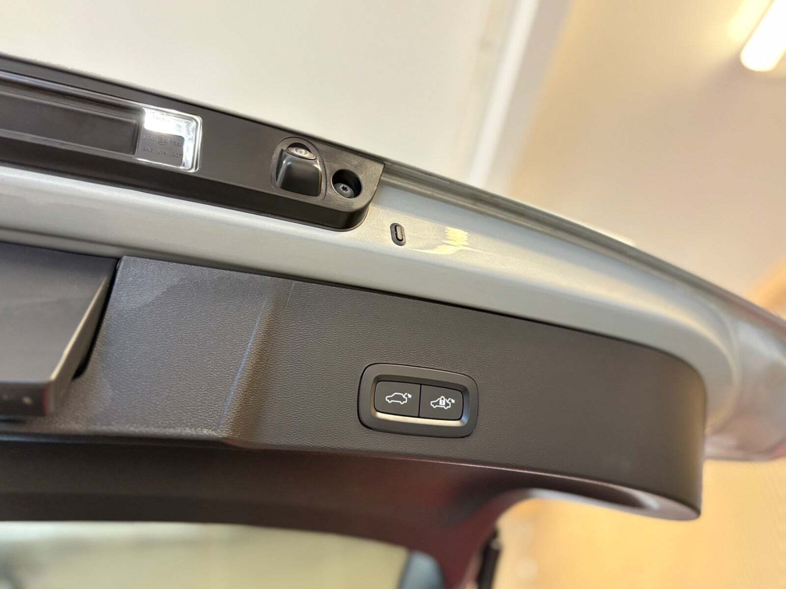 Grå Volvo EX40 fra 2025