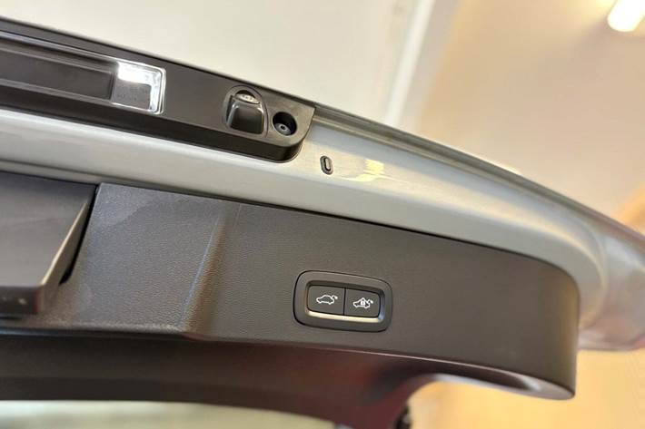 Grå Volvo EX40 fra 2025