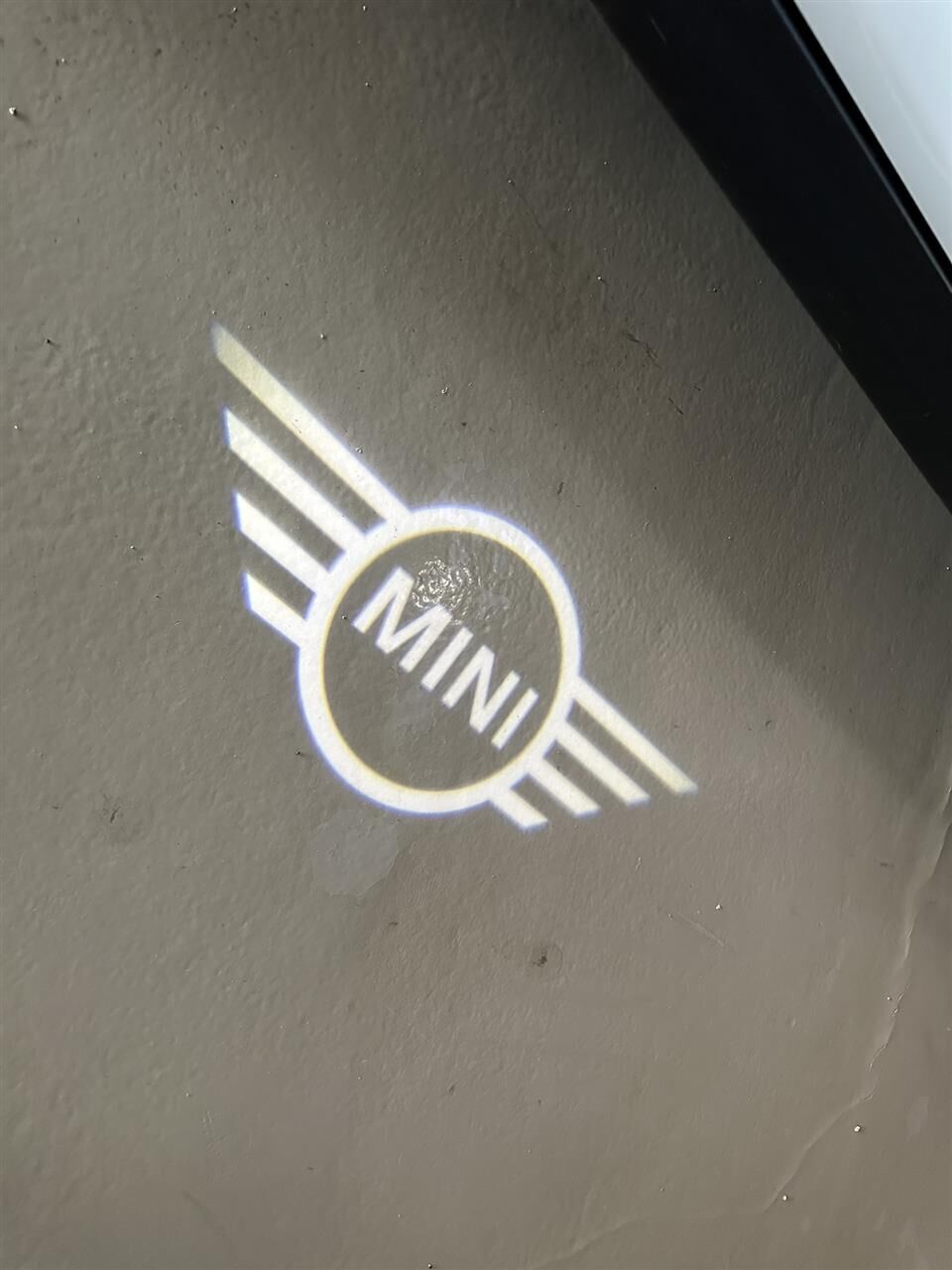 Hvid Mini Cooper fra 2022