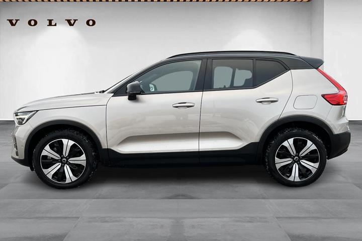 Orange Volvo XC40 fra 2023