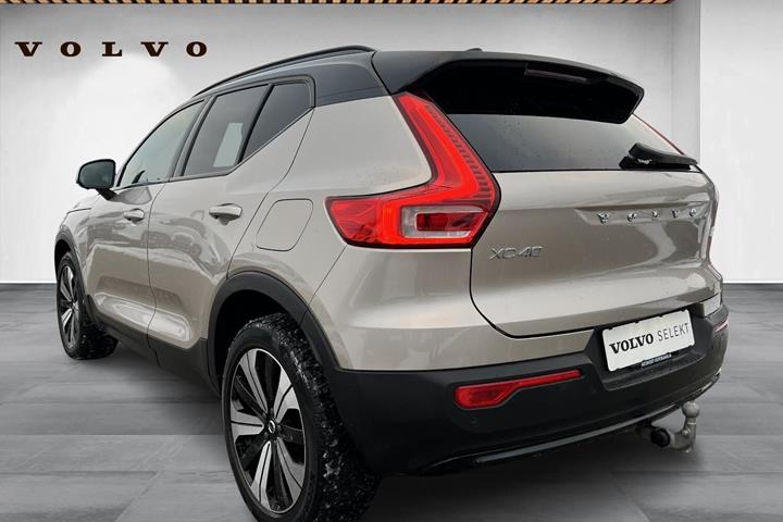 Orange Volvo XC40 fra 2023