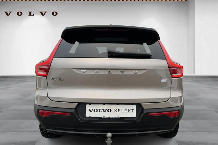 Orange Volvo XC40 fra 2023